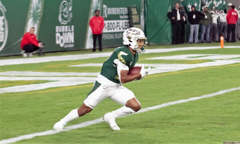 1324964713_SouthFloridaUSFBullsvsHoustonCougars2021TheBullsPen.com00002 (1).jpg